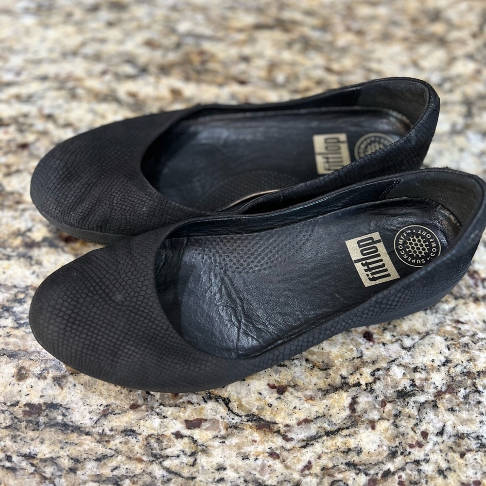 FitFlop Black Flats Shoes Size 6.5
